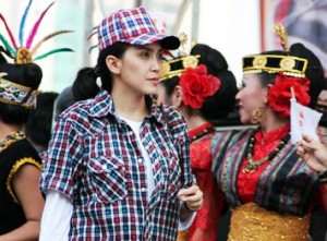 Jokowi Sarankan Rieke Kampanye dengan Kemeja Kotak-kotak